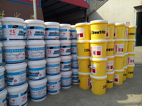 工程機(jī)械潤(rùn)滑油的使用及注意事項(xiàng) 工程機(jī)械潤(rùn)滑油的使用及注意事項(xiàng)